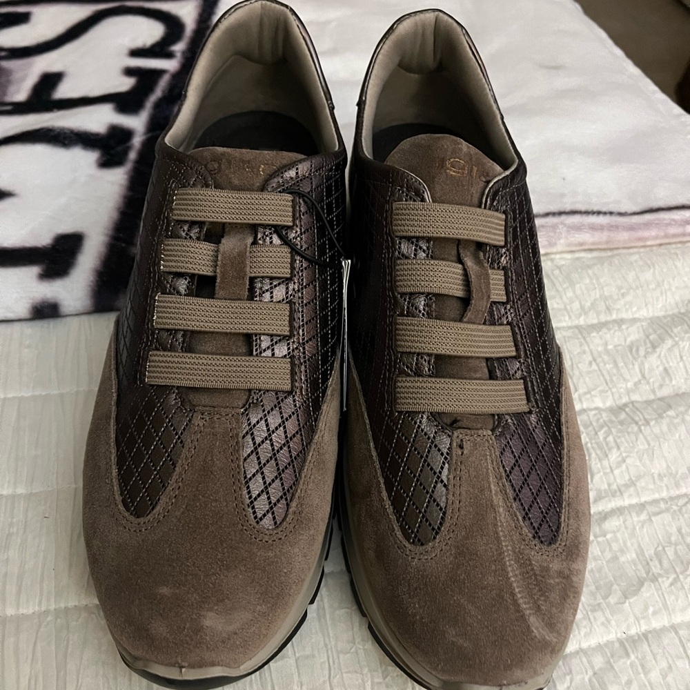 Stylish Taupe Women's Sneakers